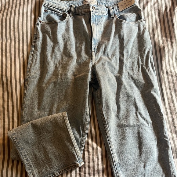 New with tags Abercrombie 90s Jean - Picture 4 of 4